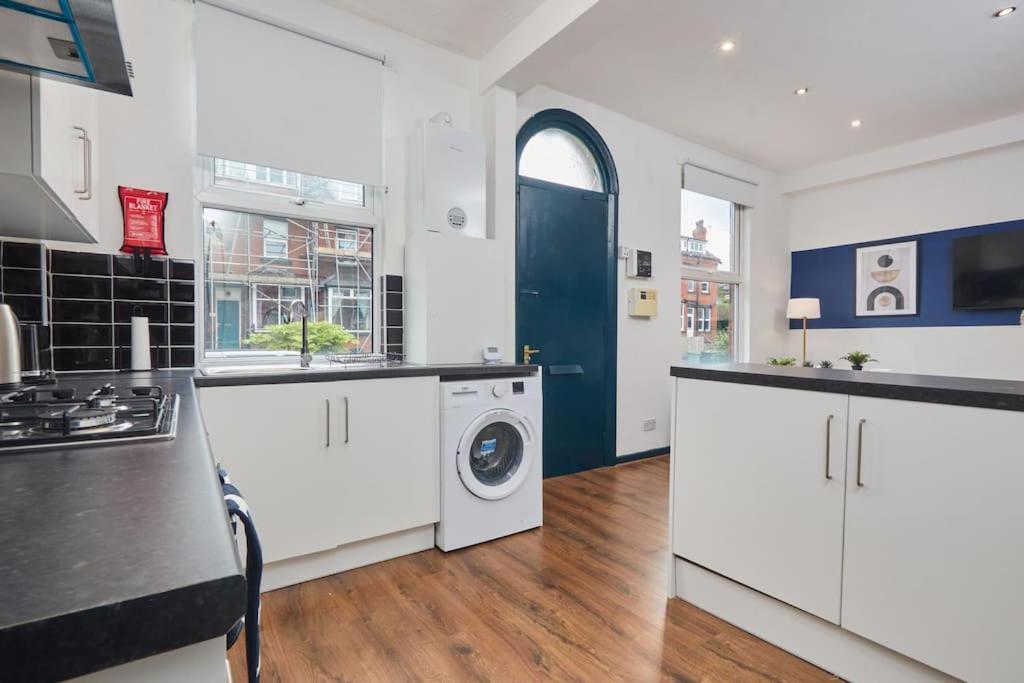 Large House Close To Leeds - Ideal For Groups Екстер'єр фото