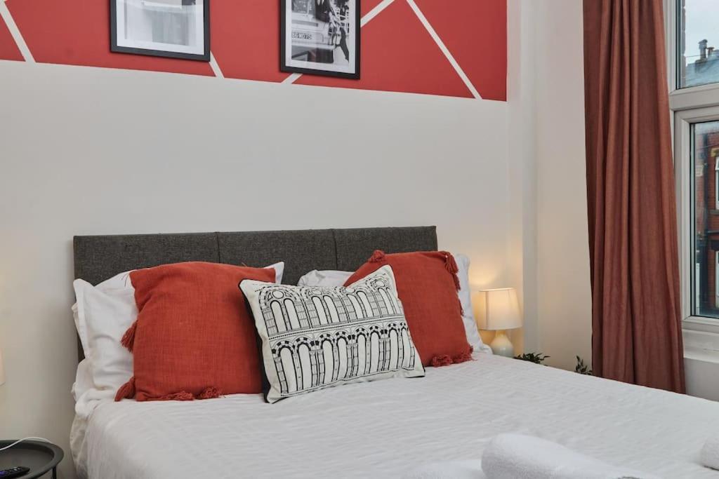 Large House Close To Leeds - Ideal For Groups Екстер'єр фото