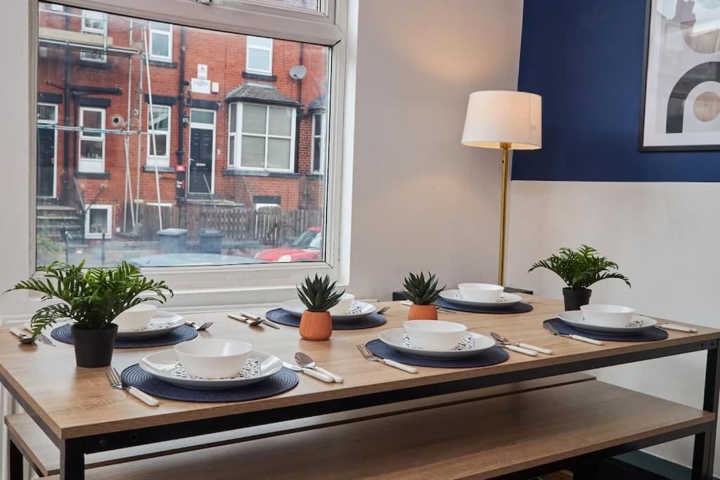 Large House Close To Leeds - Ideal For Groups Екстер'єр фото